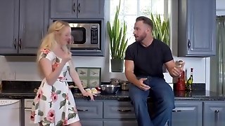 I Was Horny So I Fucked My Gfs Stepsis In The Kitchen