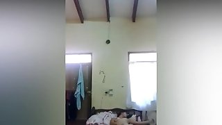 Chica Baila Y Se Masturba Cuando Esta Sola.